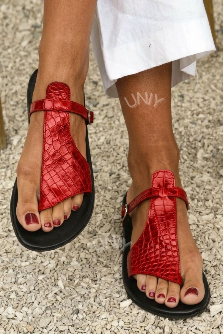 Sandalias de Dedo Efecto Cocodrilo con Tira y Hebilla en el Empeine