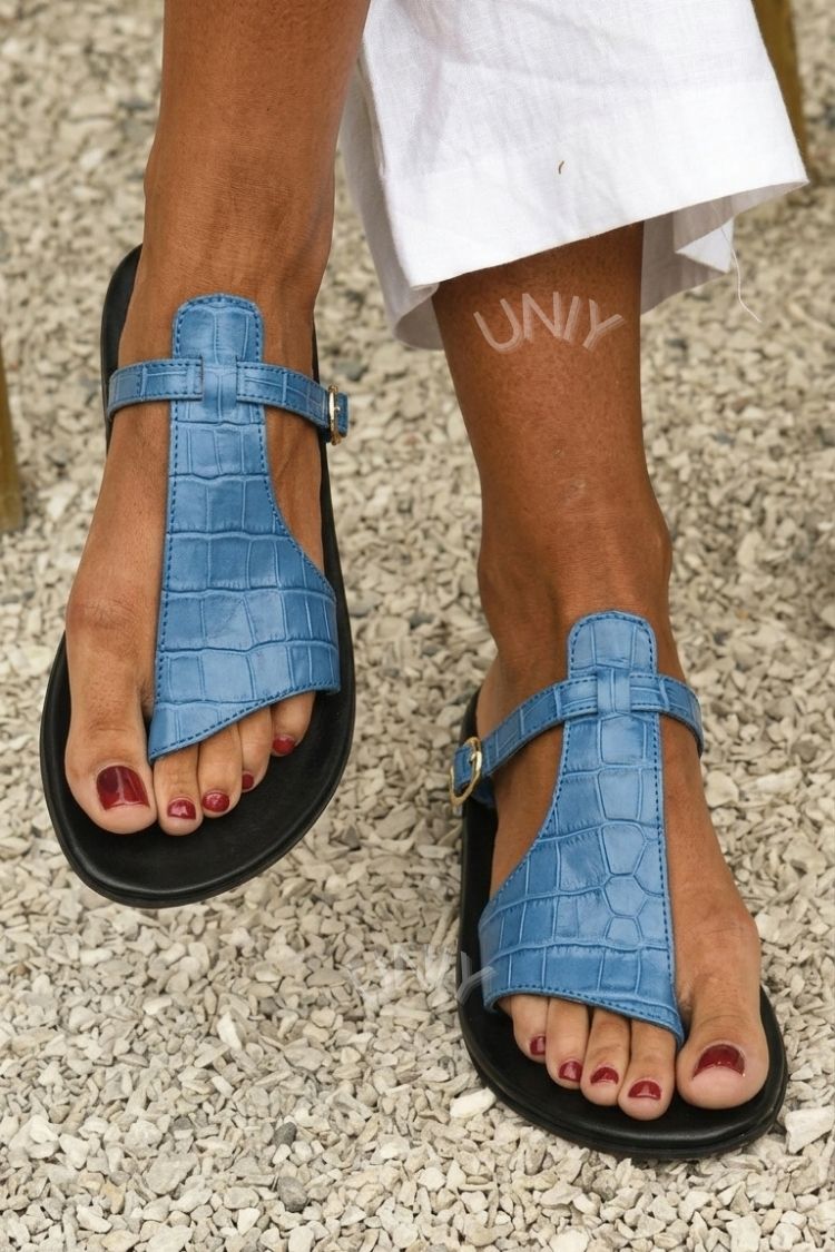 Sandalias de Dedo Efecto Cocodrilo con Tira y Hebilla en el Empeine