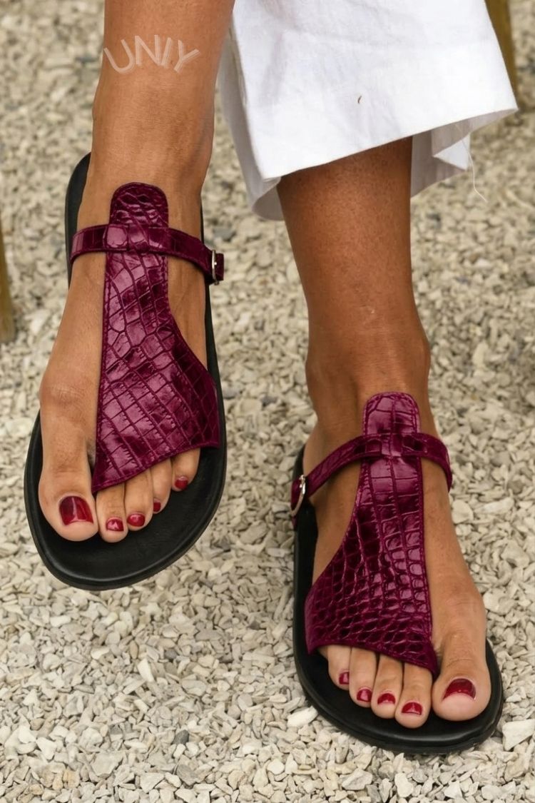 Sandalias de Dedo Efecto Cocodrilo con Tira y Hebilla en el Empeine