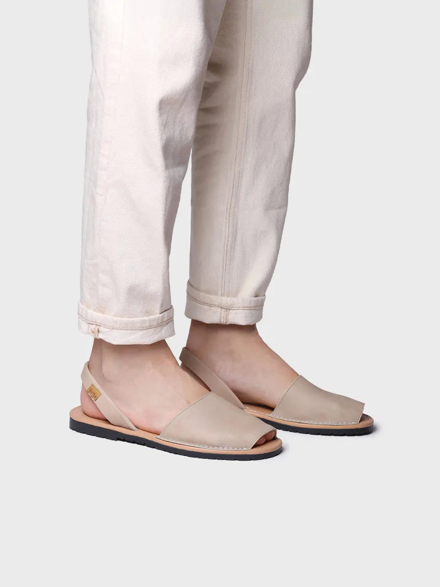 Sandalia de hombre con tiras cruzadas en color taupe | GRAU-P